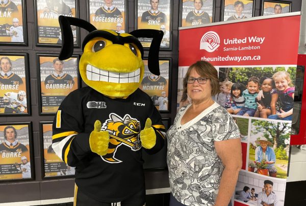Vicky Ducharme, the 2022 United Way campaign Chair meets wth Sarnia Sting mascot Buzz